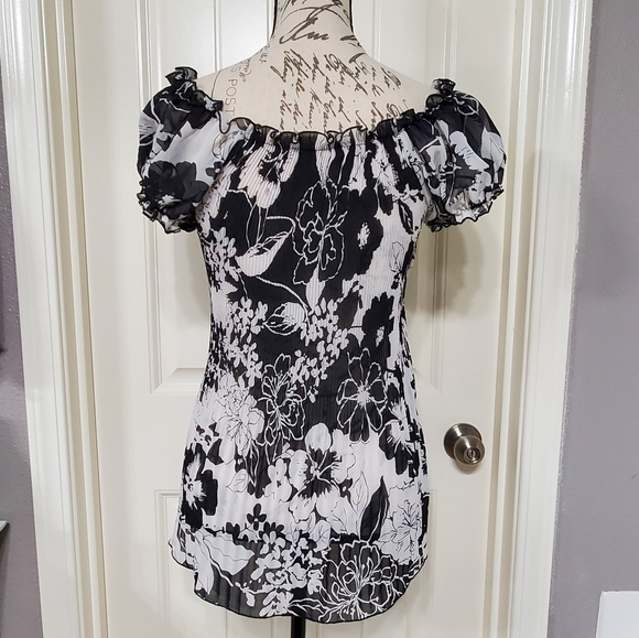 Nice Wear Pleated Off The Shoulder Blouse - Picture 2 of 5